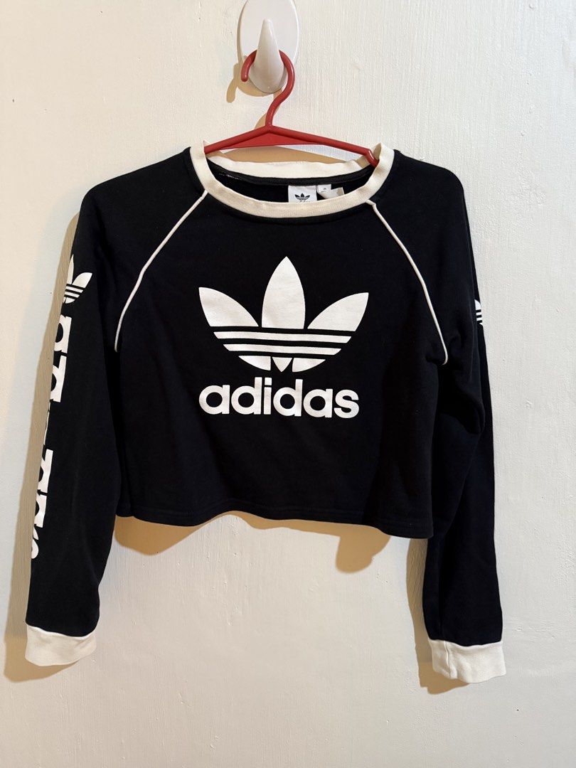 Adidas Black White Cropped Long Sleeve Pullover (Category: Coats, Jackets and Outerwear) located in Bacoor. Submitted by mary0702_714 (Listing ID 1468999133, Image 2). Description: - Authentic Adidas black and white crop top sweatshirt - Classic trefoil logo on the front chest with bold logo text down the right arm - Comfortable long sleeves with raglan seams and ribbed contrast collar and cuffs - Trendy short, boxy cut made from soft cotton blen