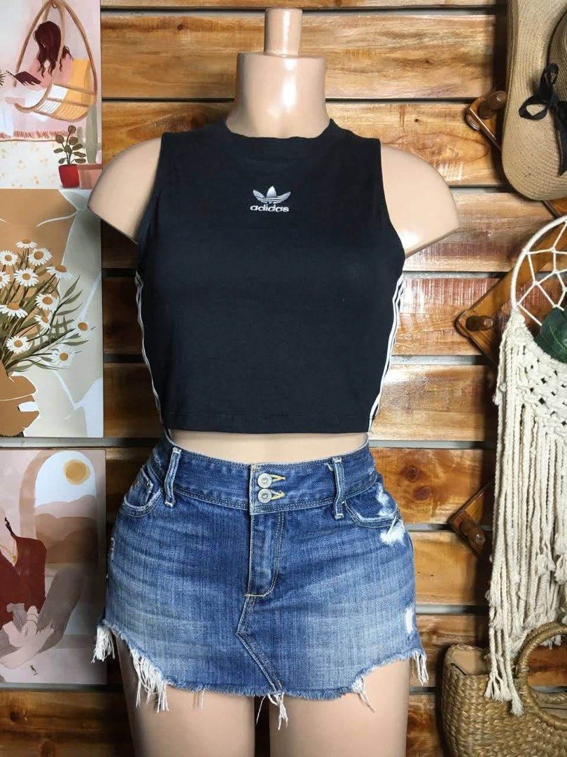 Adidas Crop Tank Top (Category: Sleeveless) located in Pagadian. Submitted by angelcanzado (Listing ID 1468973866, Image 1). Description: Adidas Crop Tank Top Excellent Condition Complete Tags Very black actual 10/10 Embroidered logo Small - Medium .