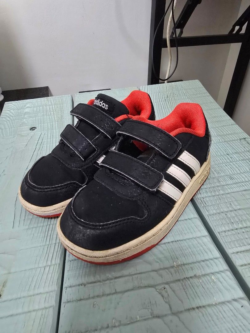 Adidas Hoops Boy's Sneakers Size 9.5US (Category: Babies & Kids Fashion) located in Pasig City. Submitted by jam1ekow (Listing ID 1469030417, Image 3). Description: orig authentic brand used by my son at d age of 3.5 to 4.5 yo.