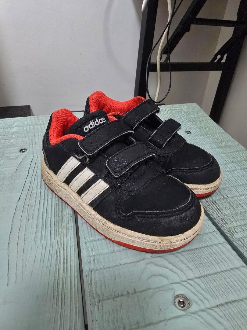 Adidas Hoops Boy's Sneakers Size 9.5US (Category: Babies & Kids Fashion) located in Pasig City. Submitted by jam1ekow (Listing ID 1469030417, Image 2). Description: orig authentic brand used by my son at d age of 3.5 to 4.5 yo.