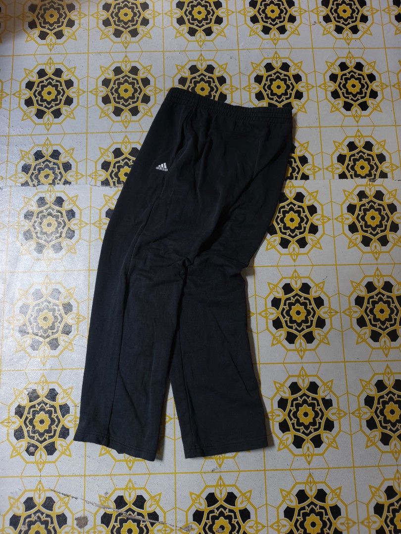 Adidas Performance Essentials Track Pants Black Size M (Category: Joggers) located in Manila. Submitted by yuzthrift (Listing ID 1469087689, Image 1). Description: ADIDAS BAGGY SWEAT PANTS ‎ ‎SIZE : MEDIUM ‎WAIST : 30 TO 36 ‎LENGTH : 40 ‎9.5/10 COLORATE ‎ ‎300PHP + SHIPPING.