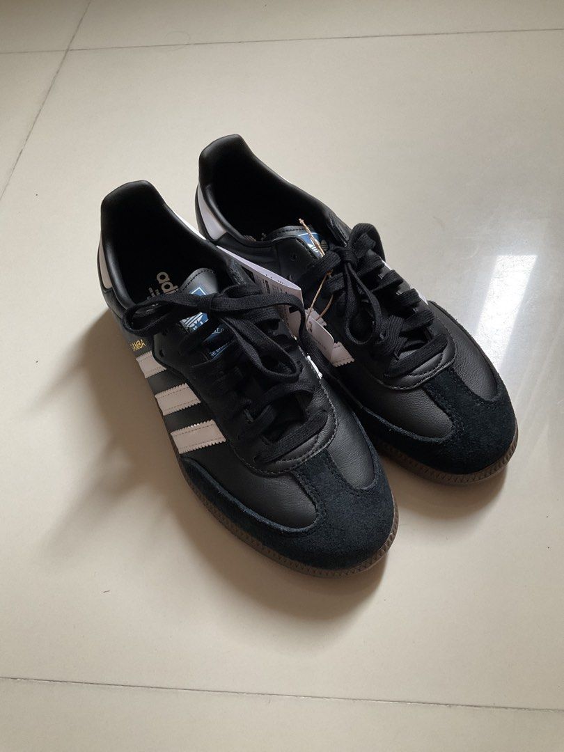 adidas Samba OG in the Core Black (Category: Shoe inserts) located in Tagkawayan. Submitted by 5thofjun (Listing ID 1468974808, Image 1). Description: FOR SALE BRAND NEW NEVER WORN adidas Samba OG in the Core Black / Cloud White / Gum SIZE: US: 7 1/2 UK: 7 FR: 4 2/3 JPN: 255 CHN: 250 Rfs: my dad bought it in japan and it was the wrong size (much bigger than my shoe size like 3 inches bigger😢😢😢) condition: never worn, still has the tag i dont h