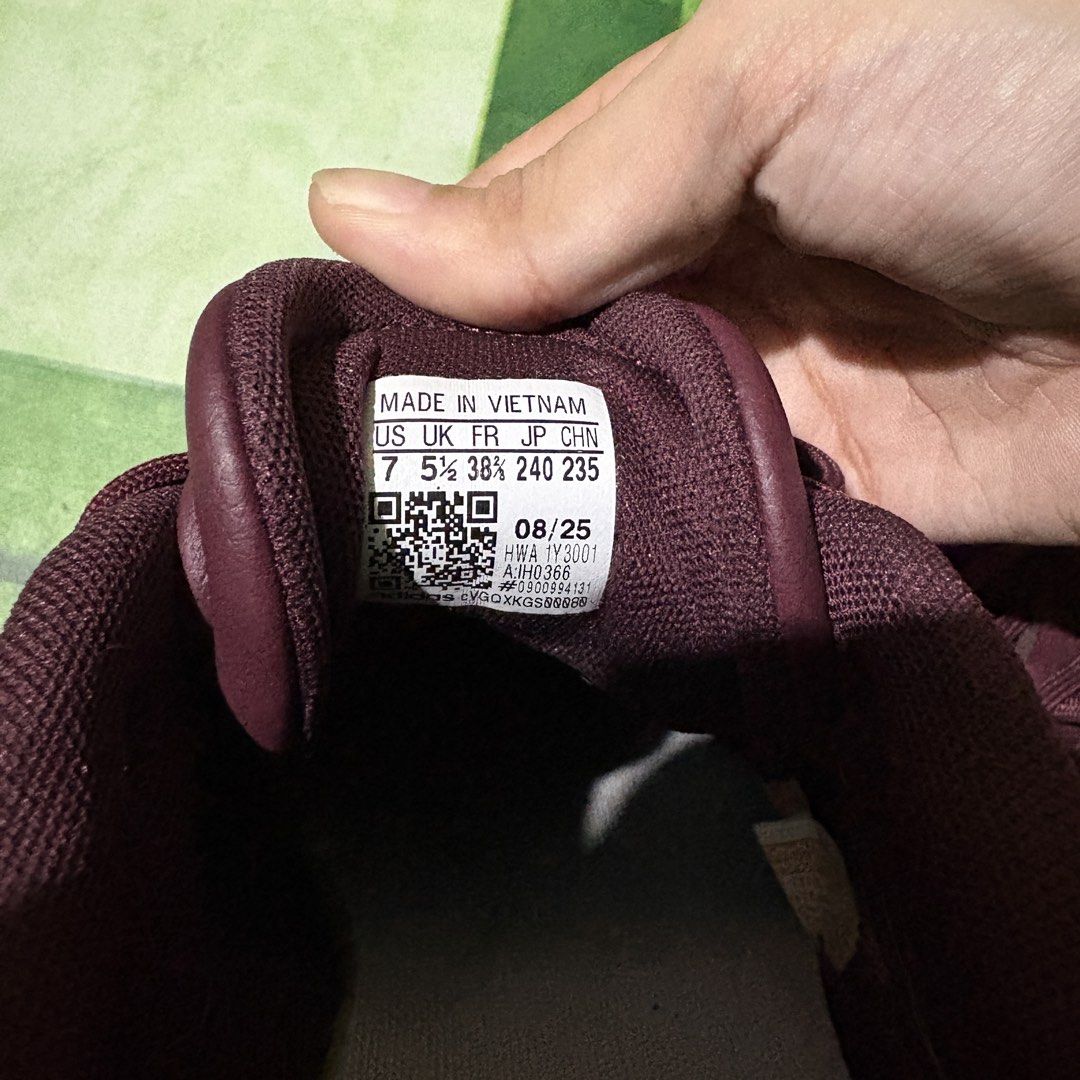 Adidas VL court Bold (Category: Sneakers) located in Manila. Submitted by nikkiu.9902 (Listing ID 1469031572, Image 2). Description: Authentic Adidas VL Court Bold – Burgundy | With Original Box Selling my original Adidas VL Court Bold in burgundy! ❤️ * Original retail price: ₱4,900 * Authentic Adidas * Worn only a couple of times * Good overall condition with minor dirt/scuffs * Original box included RFS: No longer using them. Message me for mor