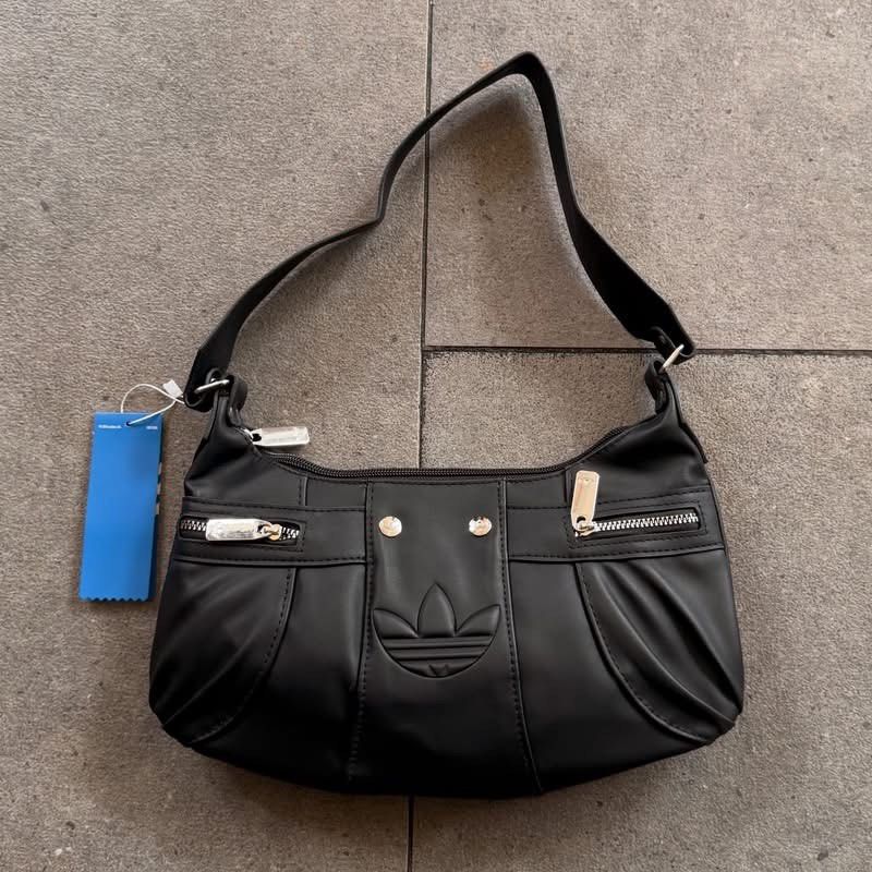 Adidas Y2k Kili Bag (Category: Shoulder Bags) located in Manila. Submitted by hatline_co. (Listing ID 1469094850, Image 1). Description: .