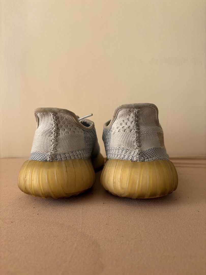 Adidas Yeezy Boost 350 V2 Cloud White | US 9.5 (Category: Sneakers) located in Baguio. Submitted by wandering_trader (Listing ID 1468972355, Image 3). Description: well-loved shoe (as seen from yellowing), no major issues such as rips or holes.