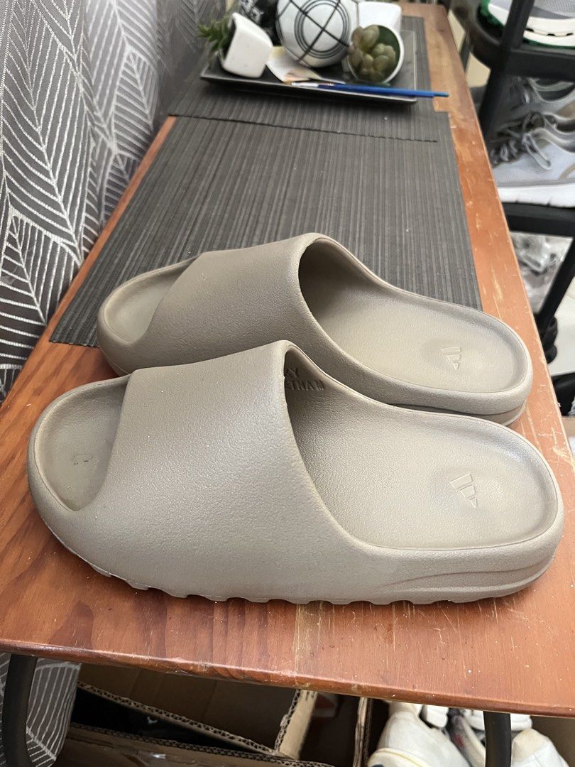 Adidas Yeezy slides (Category: Slippers & Slides) located in Las Pinas. Submitted by deepsouthe (Listing ID 1468993994, Image 2). Description: Adidas Yeezy slides M7, W9, 7uk, 40eu, 25.5cm Like new, 2x used only Php1,200 plus sf Las Pinas area.