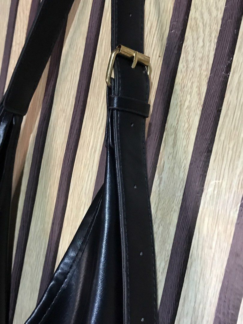 adjustbale shoulder bag (Category: Shoulder Bags) located in San Pedro. Submitted by m.c.s.shop (Listing ID 1469088135, Image 3). Description: good quality leather makapal.