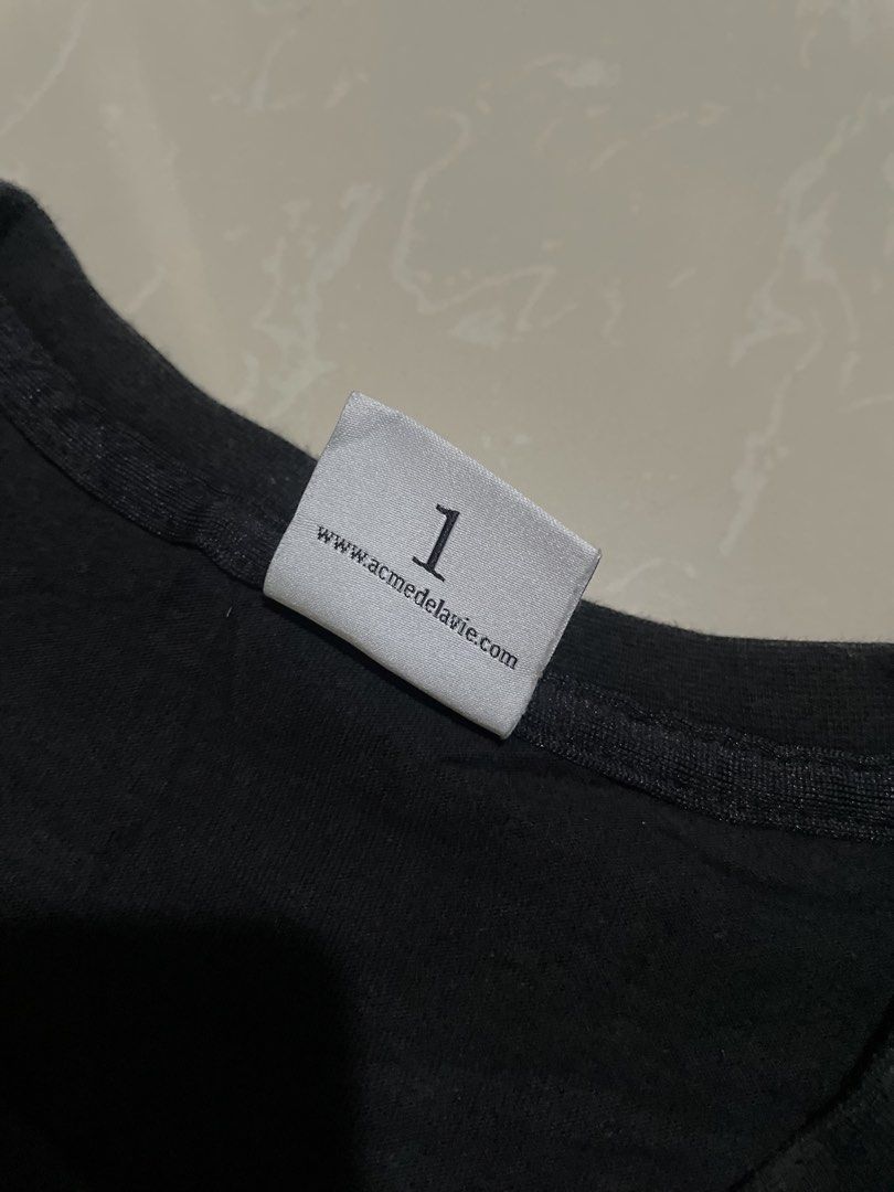 ADLV (Category: Activewear) located in Manila. Submitted by vastbear-d9fe35 (Listing ID 1469017814, Image 3). Description: .