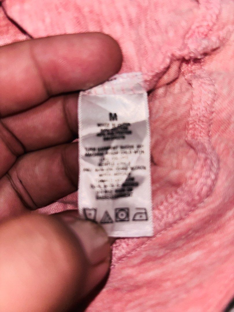 Aeropostale Hoodie Y2k (Category: Coats, Jackets and Outerwear) located in Manila. Submitted by erxm.thrift (Listing ID 1469083825, Image 3). Description: .