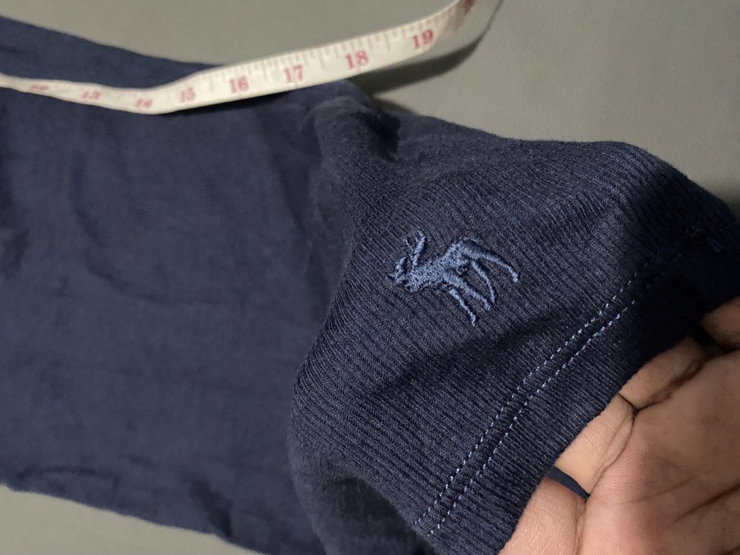 A&F Racer back (Category: Sleeveless) located in Trento. Submitted by estilounico02 (Listing ID 1469065869, Image 2). Description: 9.5x24.5 (stretchable) No issue 9/10 color rate.