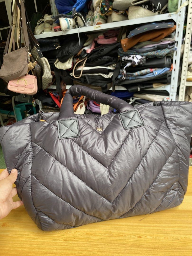 Agatha Puffer Tote Bag (Category: Shoulder Bags) located in Davao. Submitted by kurt2021.turtle (Listing ID 1469009090, Image 3). Description: .