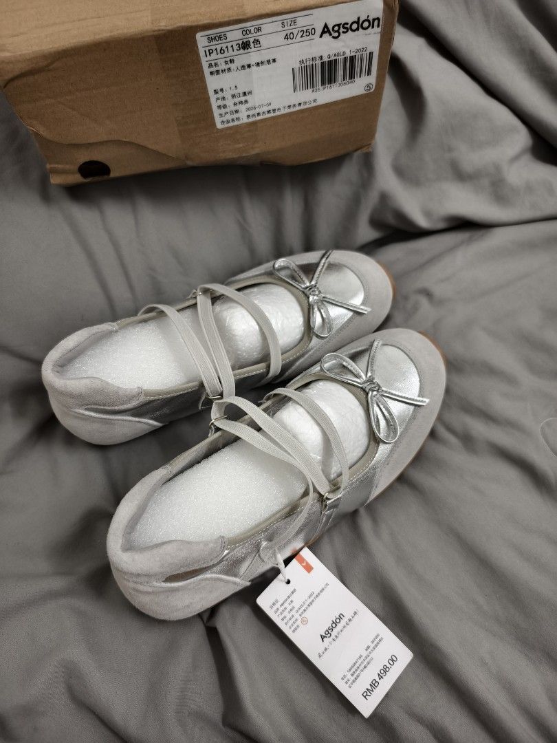 Agsdón Silver Ballet Flats Size 40/250 (Category: Flats & Sandals) located in Angeles City. Submitted by measaliman02351 (Listing ID 1469104011, Image 3). Description: - Brand: Agsdón - Model: IP113 - Size: 40 / 250 - Color/Finish: Silver with suede and metallic details - Design: Strappy top with front bow accent - Condition: Brand new, unworn, straight out of packaging - Inclusions: Original box and tag attached.