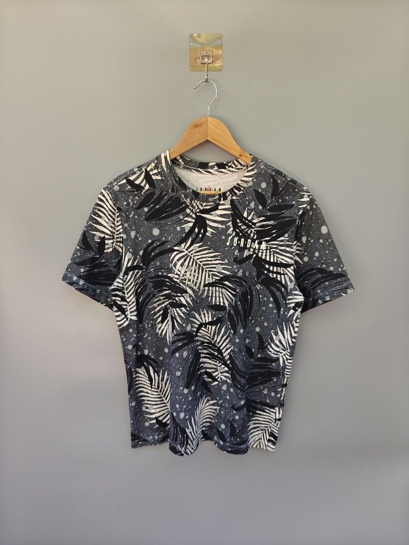 Air Jordan (Category: Tshirts & Polo Shirts ) located in Alaminos. Submitted by epargne (Listing ID 1469018056, Image 1). Description: ◾Size : Medium ◾Dimes : Length" 27, Width"20 ◾LIKENEW CONDITION! ◾WASHED W/ FABCON AND READY TO WEAR 🛒Price : + Shipping fee.