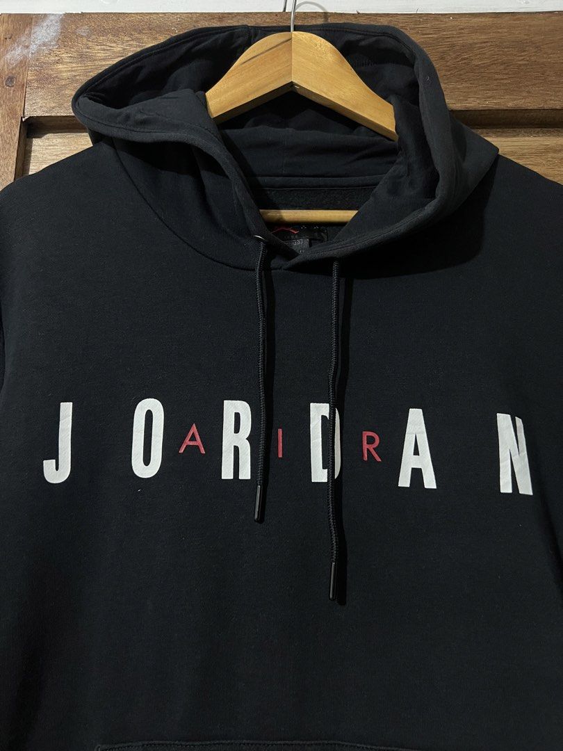 Air Jordan (Category: Hoodies) located in Jaen. Submitted by 17thstreetclo.bymkdl (Listing ID 1469059842, Image 2). Description: Air Jordan Hoodie 9/10 color rate No issue 23x27 dimensions .