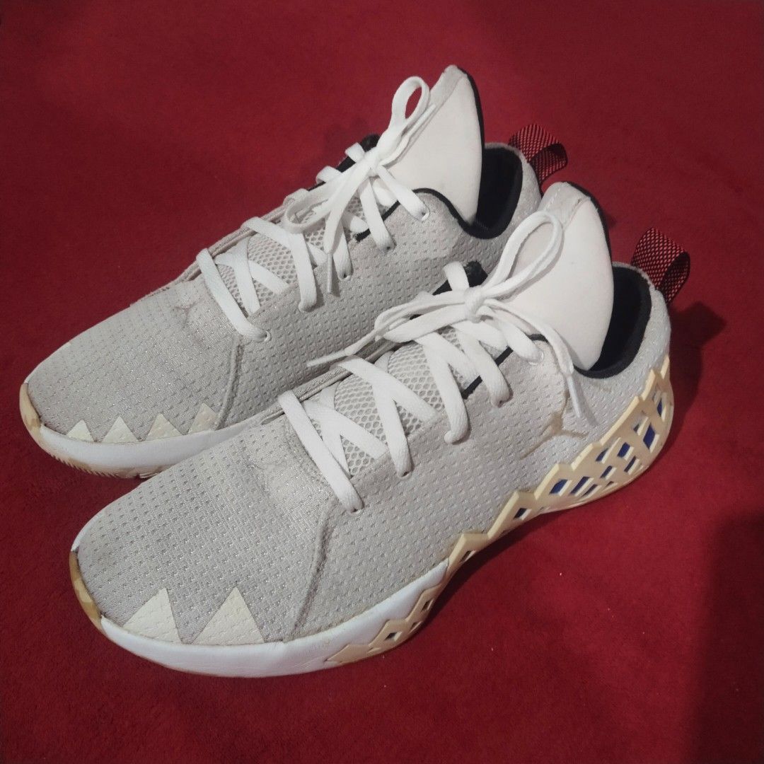 Air Jordan Jumpman Low Diamond 'Mismatch' (Category: Sneakers) located in Virac. Submitted by bigbenplaysthriftstore (Listing ID 1467515638, Image 1). Description: .