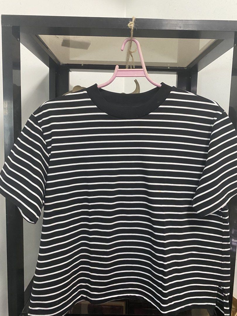 AIRism Cotton Tees (Category: Shirts) located in Quezon City. Submitted by zaffiro98 (Listing ID 1468995313, Image 1). Description: fits L to XL Bustline 42” Waistline 52” Length 23”.
