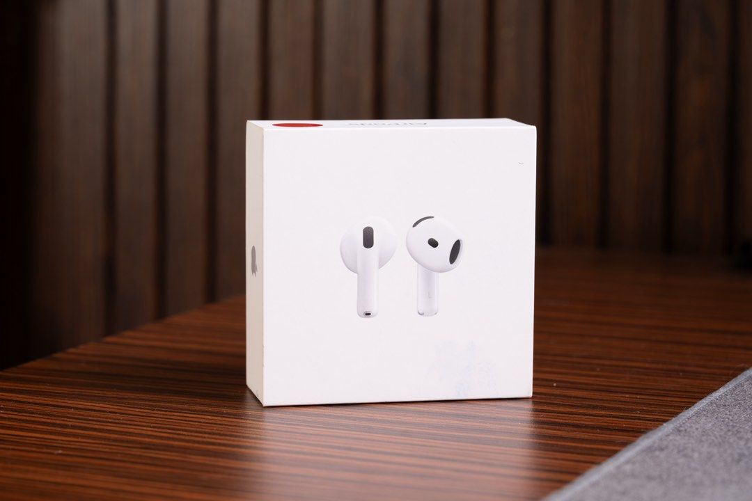 Airpods 5 Sealed (Category: Earphones) located in Manila. Submitted by tonyslark (Listing ID 1468956575, Image 3). Description: Brand New Sealed.