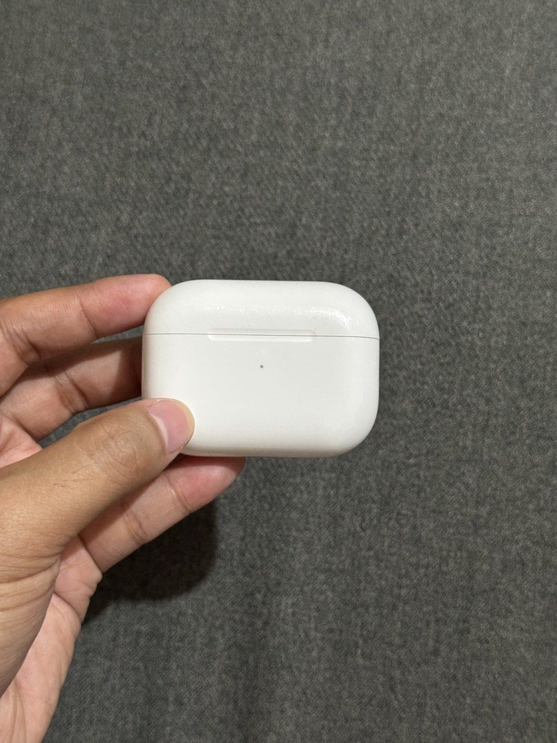 Airpods Pro 2 TYPE C CHARGING CASE ONLY (Category: Earphones) located in Caloocan City. Submitted by fddpy (Listing ID 1468988251, Image 3). Description: Selling my Airpods Pro 2 TYPE C CHARGING CASE ONLY. Perfect replacement for your lost or defective case. Box and docs not included. 2,500 •Can do meet up, facetime or deliver door to door. •100% orig and authentic. Not clone/oem. •Moneyback if FAKE. •100% working and no any issues. •Superb batte