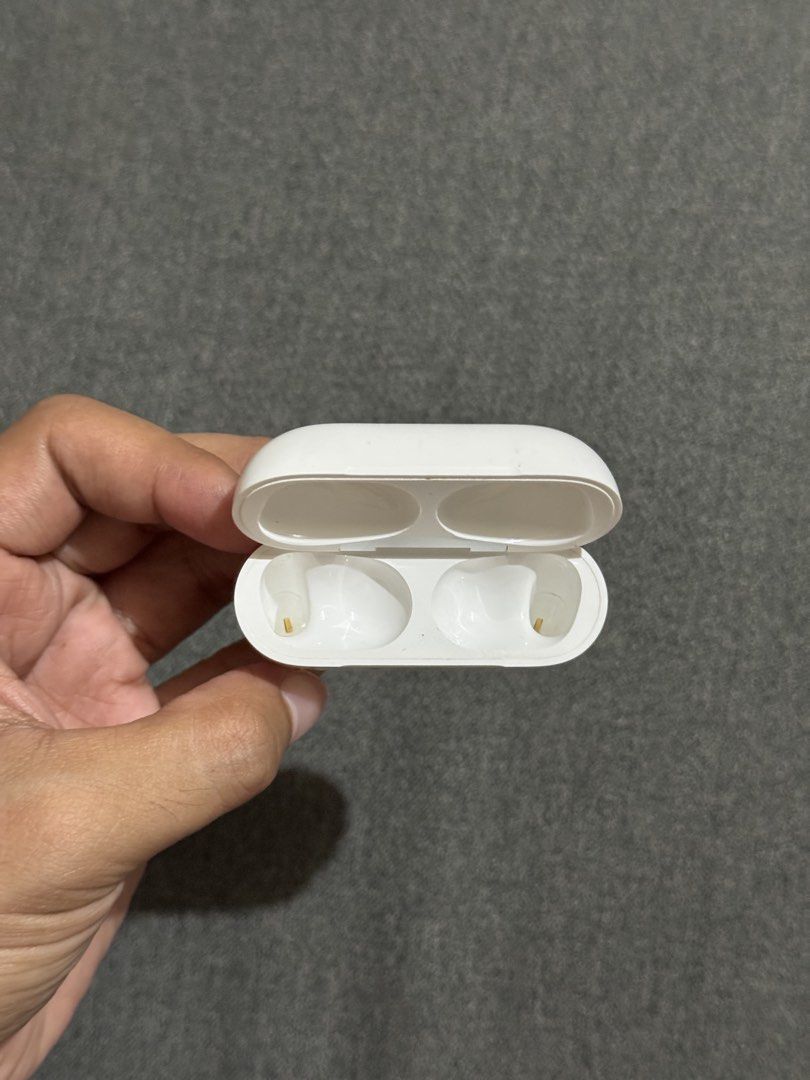 Airpods Pro 2 TYPE C CHARGING CASE ONLY (Category: Earphones) located in Caloocan City. Submitted by fddpy (Listing ID 1468988251, Image 2). Description: Selling my Airpods Pro 2 TYPE C CHARGING CASE ONLY. Perfect replacement for your lost or defective case. Box and docs not included. 2,500 •Can do meet up, facetime or deliver door to door. •100% orig and authentic. Not clone/oem. •Moneyback if FAKE. •100% working and no any issues. •Superb batte