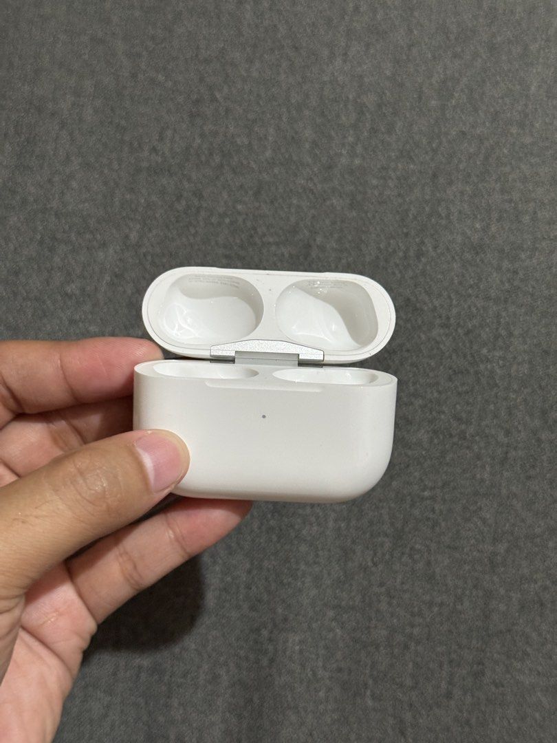 Airpods Pro 2 TYPE C CHARGING CASE ONLY (Category: Earphones) located in Caloocan City. Submitted by fddpy (Listing ID 1468988251, Image 1). Description: Selling my Airpods Pro 2 TYPE C CHARGING CASE ONLY. Perfect replacement for your lost or defective case. Box and docs not included. 2,500 •Can do meet up, facetime or deliver door to door. •100% orig and authentic. Not clone/oem. •Moneyback if FAKE. •100% working and no any issues. •Superb batte