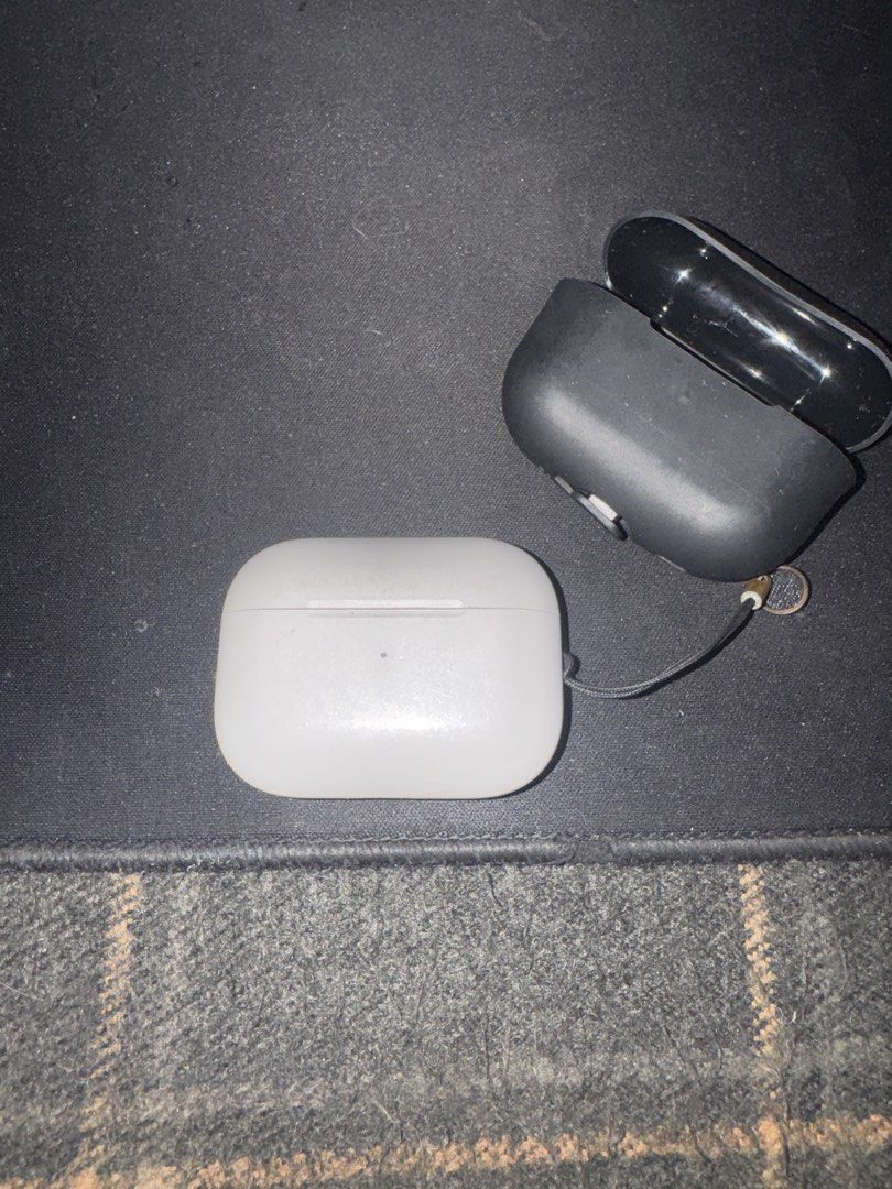 AirPods Pro (2nd Generation) with MagSafe Charging Case (USB-C) (Category: Headphones & Headsets) located in Cainta. Submitted by nielbaloso (Listing ID 1469051676, Image 1). Description: - Model: Apple AirPods Pro 2nd Generation with USB-C Charging Case - Condition: Fully working, strong battery on both buds and case; minor cosmetic scuffs on the exterior case from pocket carry, interior and ear tips thoroughly cleaned - Inclusions: AirPods Pro 