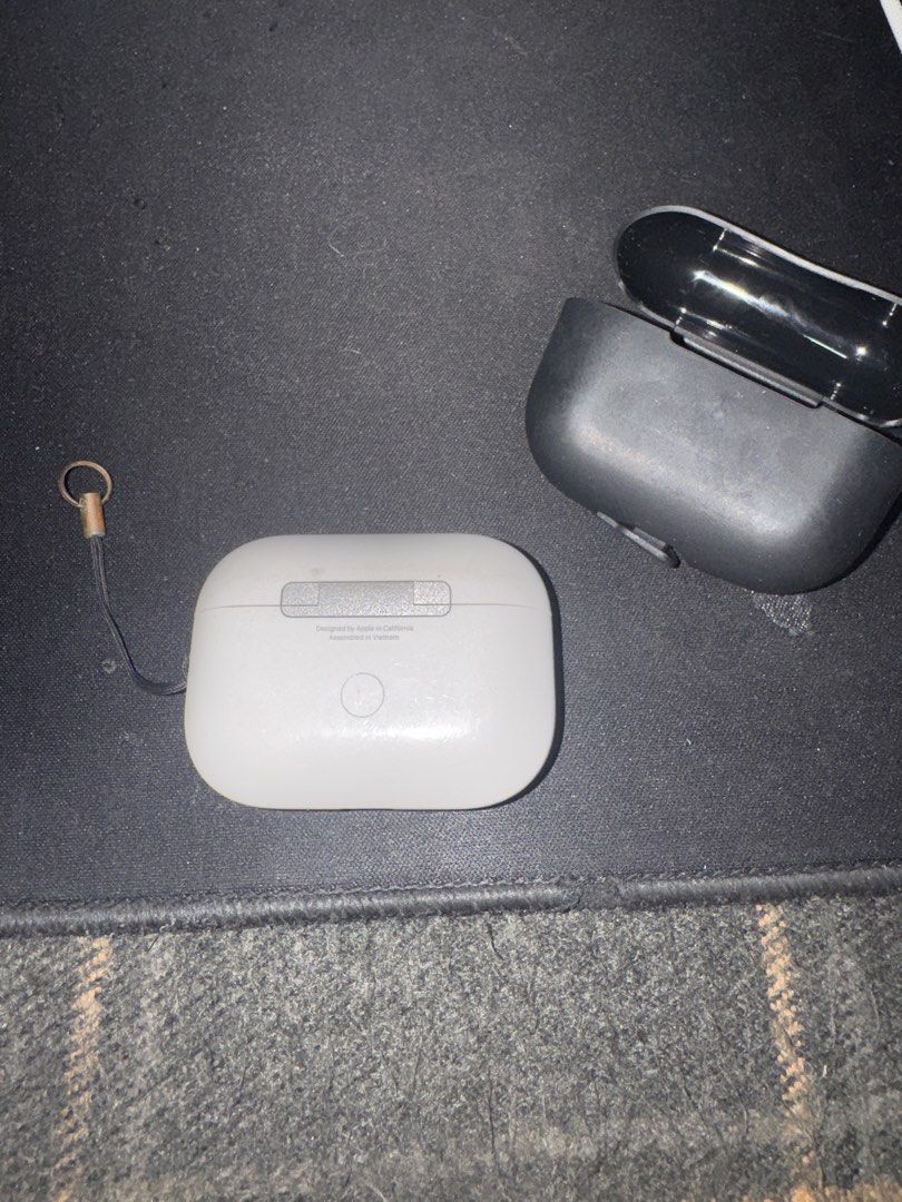 AirPods Pro (2nd Generation) with MagSafe Charging Case (USB-C) (Category: Headphones & Headsets) located in Cainta. Submitted by nielbaloso (Listing ID 1469051676, Image 2). Description: - Model: Apple AirPods Pro 2nd Generation with USB-C Charging Case - Condition: Fully working, strong battery on both buds and case; minor cosmetic scuffs on the exterior case from pocket carry, interior and ear tips thoroughly cleaned - Inclusions: AirPods Pro 