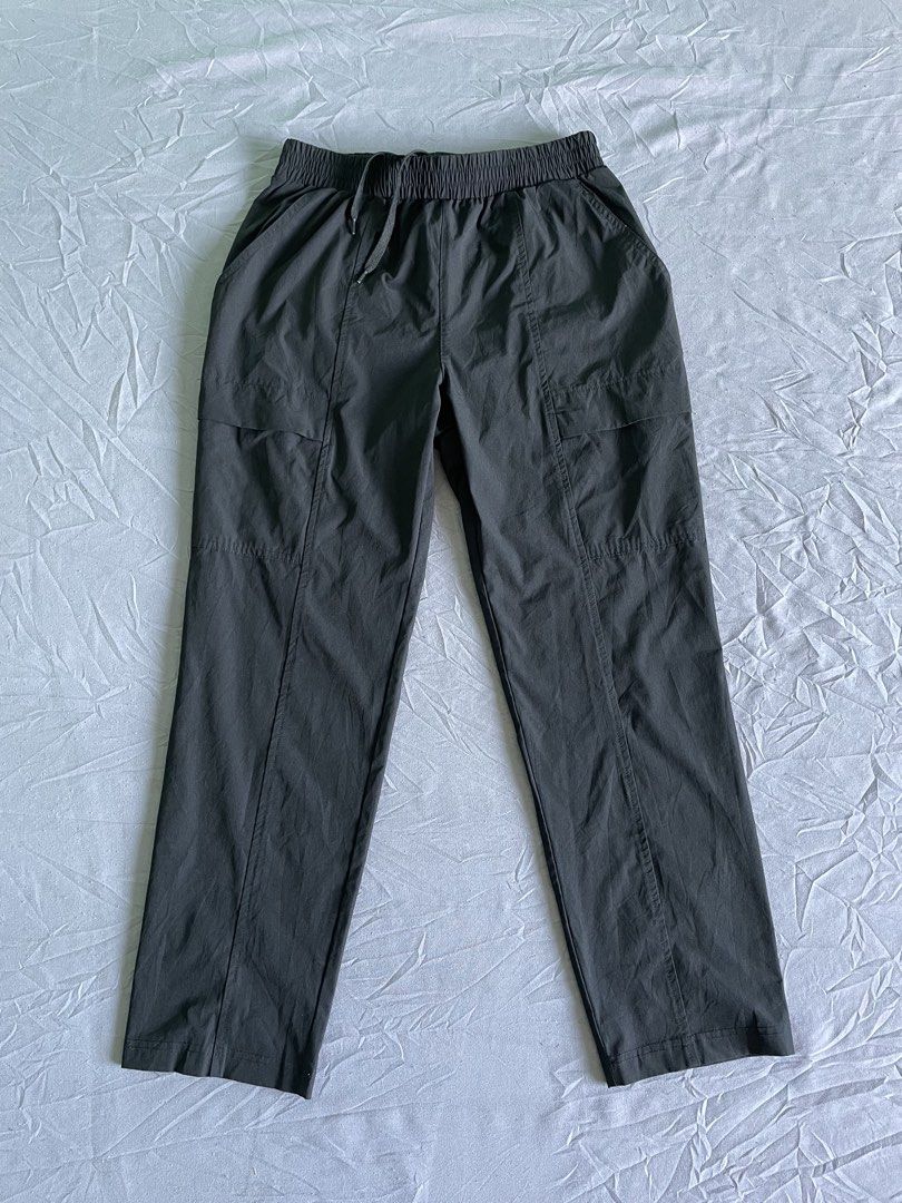 Airwalk Black Cargo Pants Size M (Category: Joggers) located in Cagayan de Oro. Submitted by jekdels05 (Listing ID 1468932713, Image 1). Description: Airwalk black cargo pants. Elastic waistband with drawstring closure. Front pockets included. Tag says size M (155). Flat lay waist measures roughly 13 inches. Total length is around 35 inches. Leg opening measures about 7 inches across. Lightweight material..