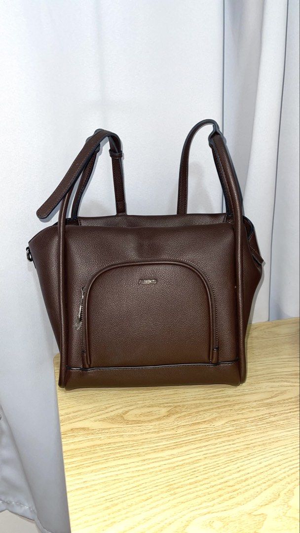 Alberto Bag (Category: Shoulder Bags) located in Manila. Submitted by quickrabbit.77d121 (Listing ID 1468942344, Image 1). Description: ALBERTO BAG FOR SALE — ₱1,500 Selling my Alberto bag for ₱1,500 only! 🤎 🏷️ Original Price: ₱2,699 💰 Selling Price: ₱1,500 ✨ Used only a few times — good as new! 📍 Bought at SM Pampanga Reason for selling: Hindi na po siya masyadong nagagamit since marami na po akong bags, so I’d rather sell it to someone who 