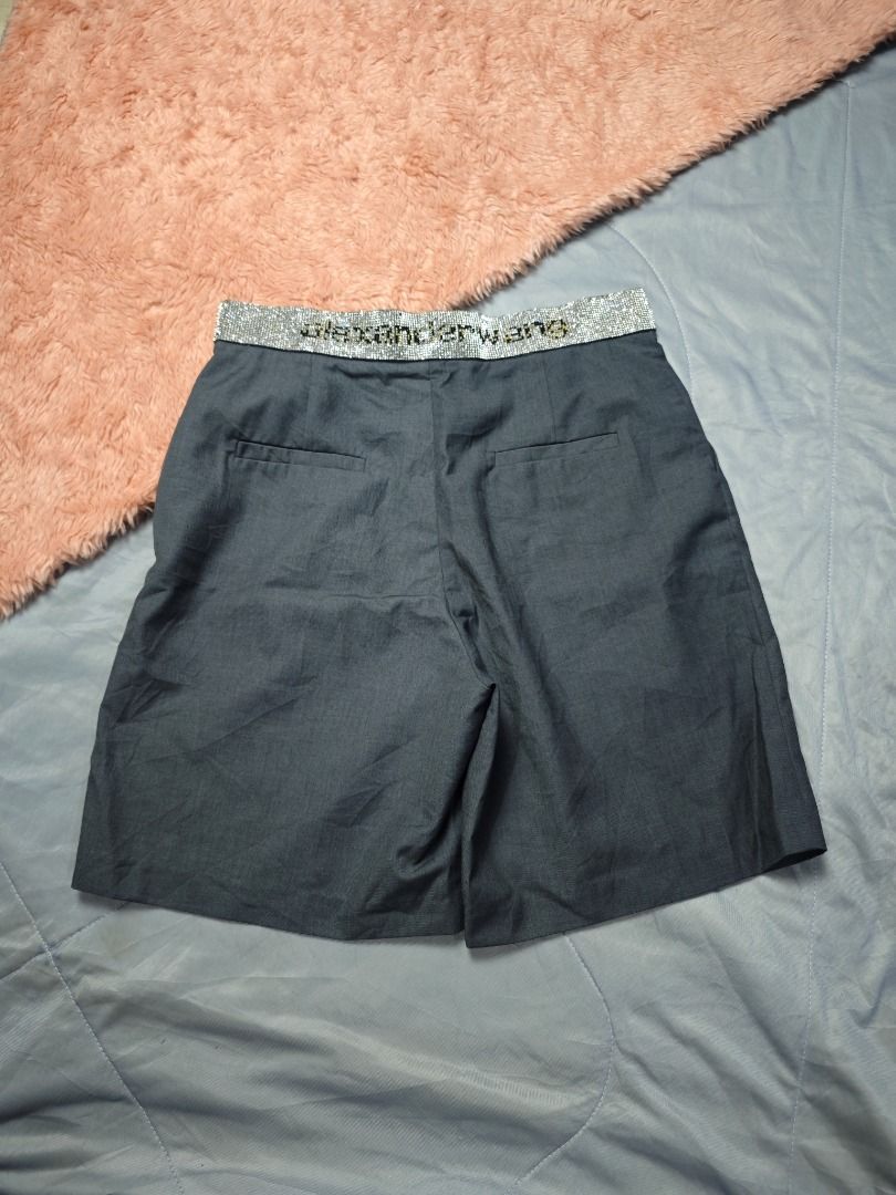 ALEXANDER WANG CHINO FORMAL SHORTS (Category: Shorts) located in Imus. Submitted by eykc01 (Listing ID 1469025157, Image 2). Description: AS NEW WAIST: 29-30" LENGTH: 19".