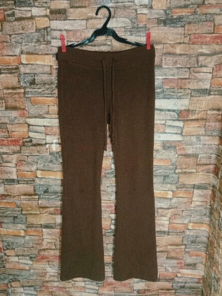 Alo Yoga Brown Flared Pants (Size small) (Category: Activewear) located in Manila. Submitted by liz_gatz (Listing ID 1468953055, Image 3). Description: - Brand: Alo Yoga - Style: Flared lounge pants - Color: Brown - Features: Adjustable drawstring waistband, small white alo logo near the right ankle - Condition: Good overall - Ideal for: Workouts or relaxing at home.