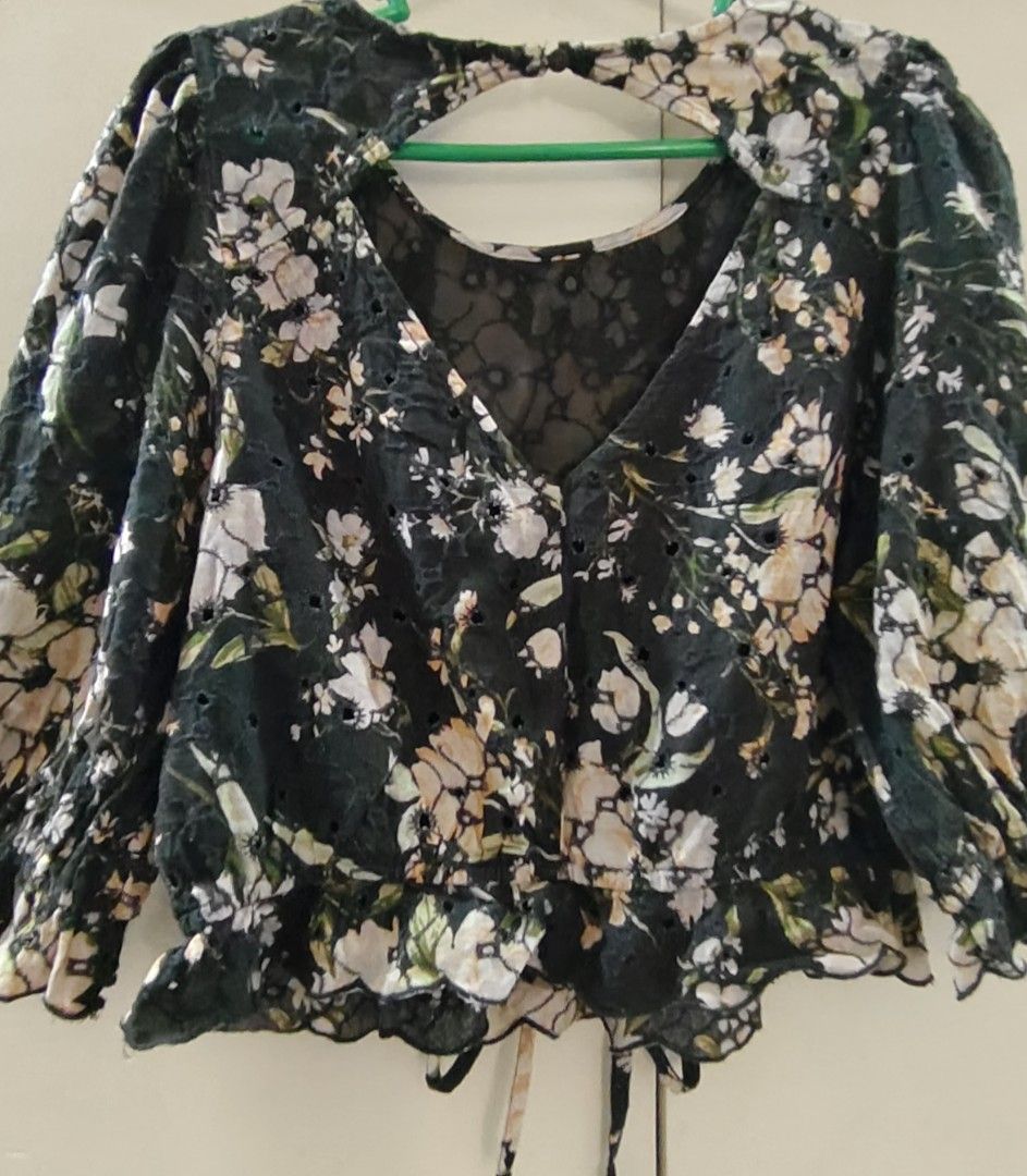 American eagle size S (Category: Activewear) located in Zamboanga. Submitted by ckealia (Listing ID 1468941829, Image 2). Description: good used condition not ukayukay po preloved size small on tag.