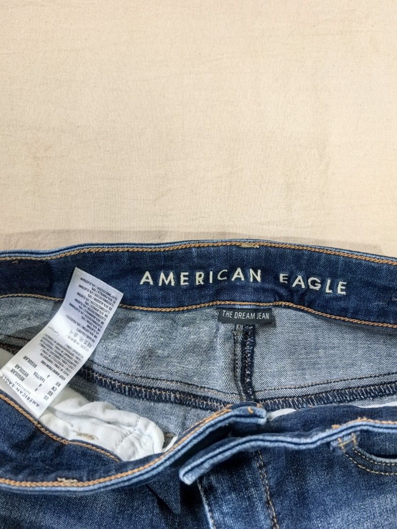 American Eagle The Dream Jean Size 6 Regular (Category: Jeans) located in Tacloban City. Submitted by thead.declutters (Listing ID 1469085174, Image 2). Description: - Brand: American Eagle - Model: The Dream Jean - Size: 6 Regular - Wash: Medium blue with subtle fading - Fit: Classic skinny - Material: Super soft stretch denim - Features: Zip fly with button closure, five-pocket styling - Condition: Brand new with tags attached inside waistband.