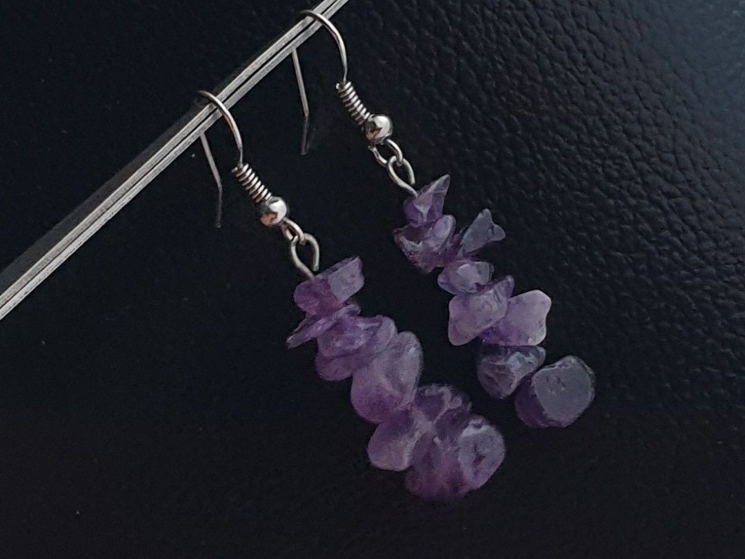 Amethyst Chip Dangle Earrings (Category: Earrings) located in Quezon City. Submitted by WasalakTwo (Listing ID 1468936726, Image 2). Description: Bought in Japan High quality Goodcondition Clean and presentable Open for delivery nationwide.