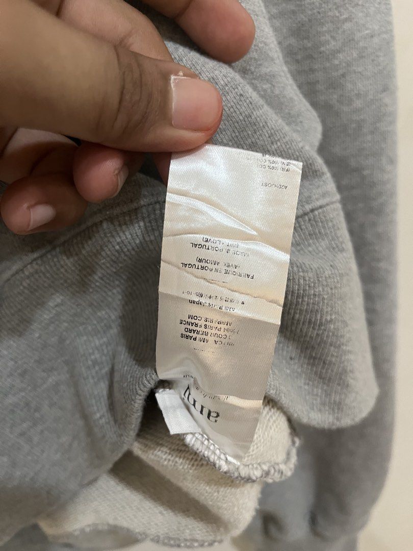 Ami Crop (Category: Hoodies) located in Dauis. Submitted by streetwiseapparelph (Listing ID 1469032829, Image 3). Description: Ami Crop Style 23x23 Excellent condition .