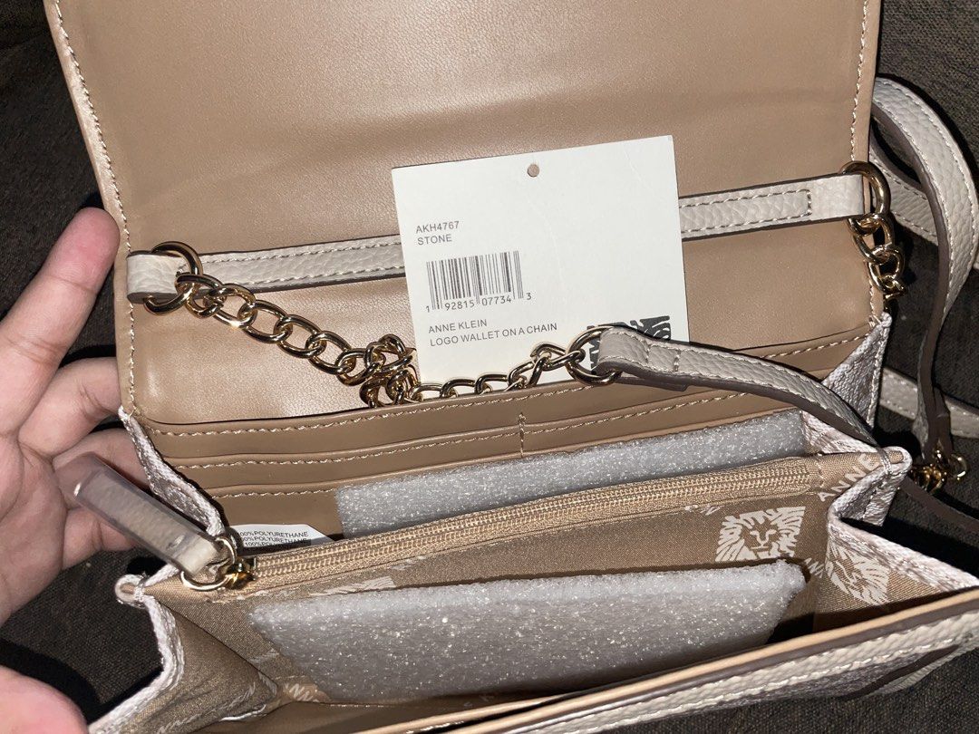 Anne Klein Logo Wallet on a Chain (Category: Shoulder Bags) located in Manila. Submitted by katieley_ (Listing ID 1469112455, Image 3). Description: Fresh from LA, feel free to dm me for more pictures and vids:) .