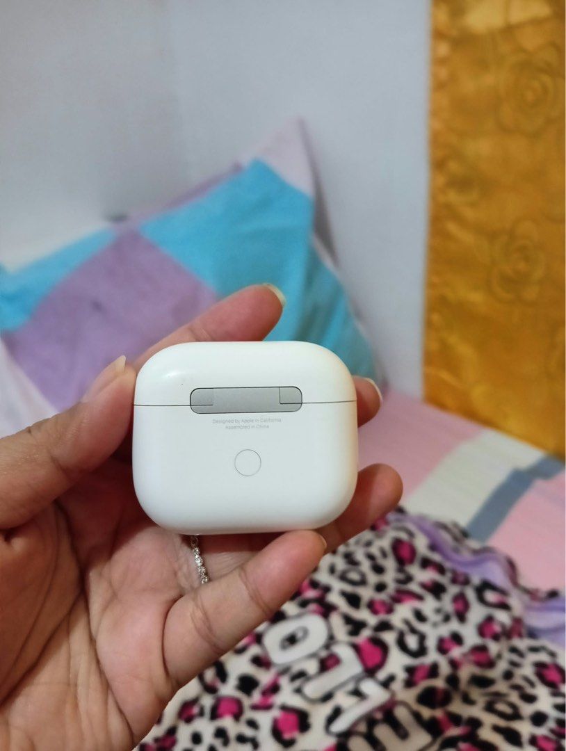 Apple AirPods 3rd Generation (Category: Earphones) located in San Pedro. Submitted by ashleyisthyname (Listing ID 1468999030, Image 2). Description: For sale Airpods 3rd Gen im selling my airpods, may naka engrave sya na name ko Claire Ashley sa front pero if not issue po sayo yung name mas okay 🤍☺️ kaya naman takpan ng case if ever. 10,990 bili ko sakanya. Benta ko po ng 8,000 for sure buyer. 100% working may box pa na kasama. RFS: Ibebenta ko 
