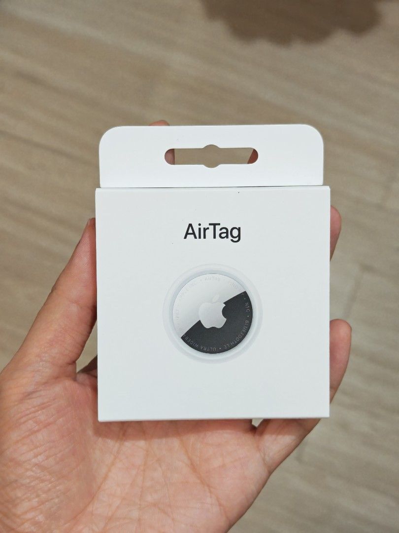 Apple AirTag 2nd Gen (Category: Other Gadgets) located in Manila. Submitted by sarahsantoss (Listing ID 1468946274, Image 1). Description: final price posted bought this for personal use but isn't compatible with my ip11 pala so selling it cheaper instead. opened box, unused, brand new Payment via Gcash or BPI. Buyer pays for shipping fee. Grab, Lalamove, or JnT only. NO LOW BALLERS PLS. No return, no exchange. Thank you! :).