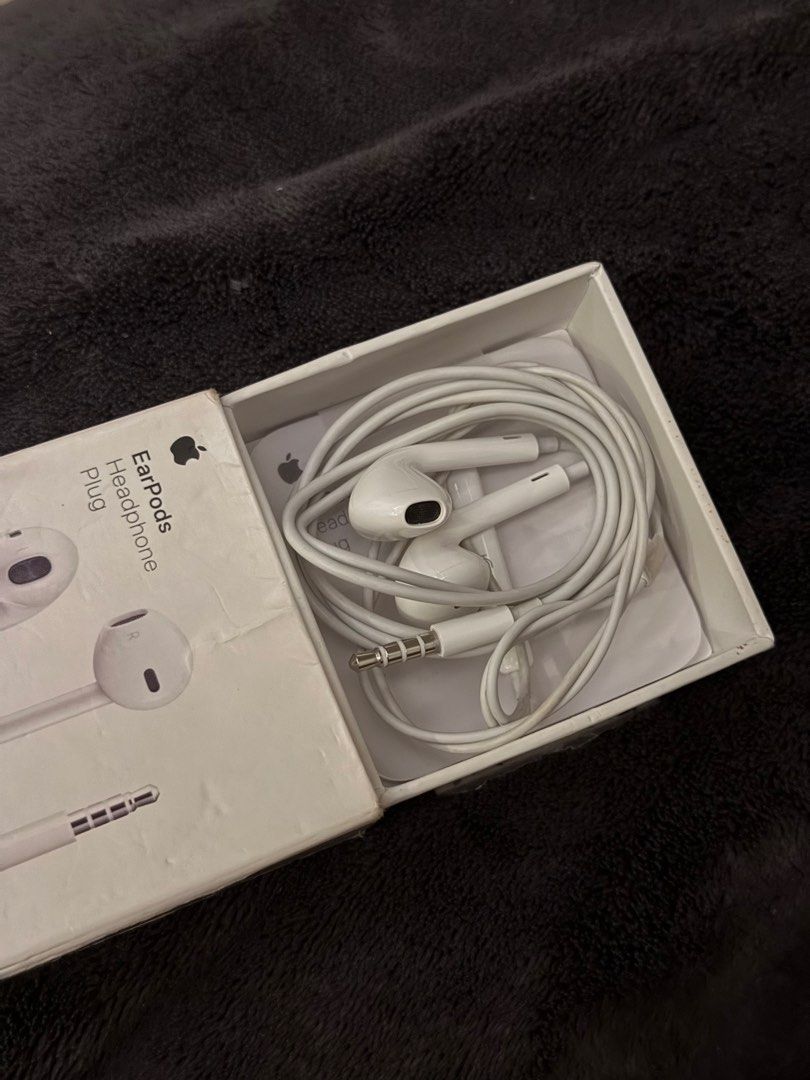 Apple EarPods with 3.5 mm Headphone Plug (Category: Earphones) located in Pasay City. Submitted by andreaflo (Listing ID 1469075949, Image 2). Description: 🎧 original apple earpods w/ standard 3.5mm headphone plug (no issue!) 🎧 built-in remote and microphone for easy calls and volume control 🎧 in pristine condition 🎧 original box included (note: packaging has minor creases on the front) 🎧 compatible w/ older iPhones, iPads, laptops, and devi