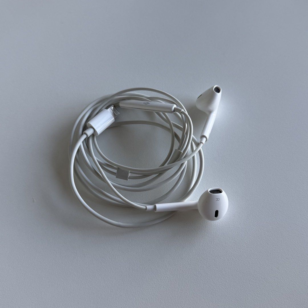 Apple EarPods with Lightning Connector (Category: Earphones) located in Caloocan City. Submitted by favestop (Listing ID 1469048338, Image 1). Description: - Original Apple EarPods with Lightning connector .