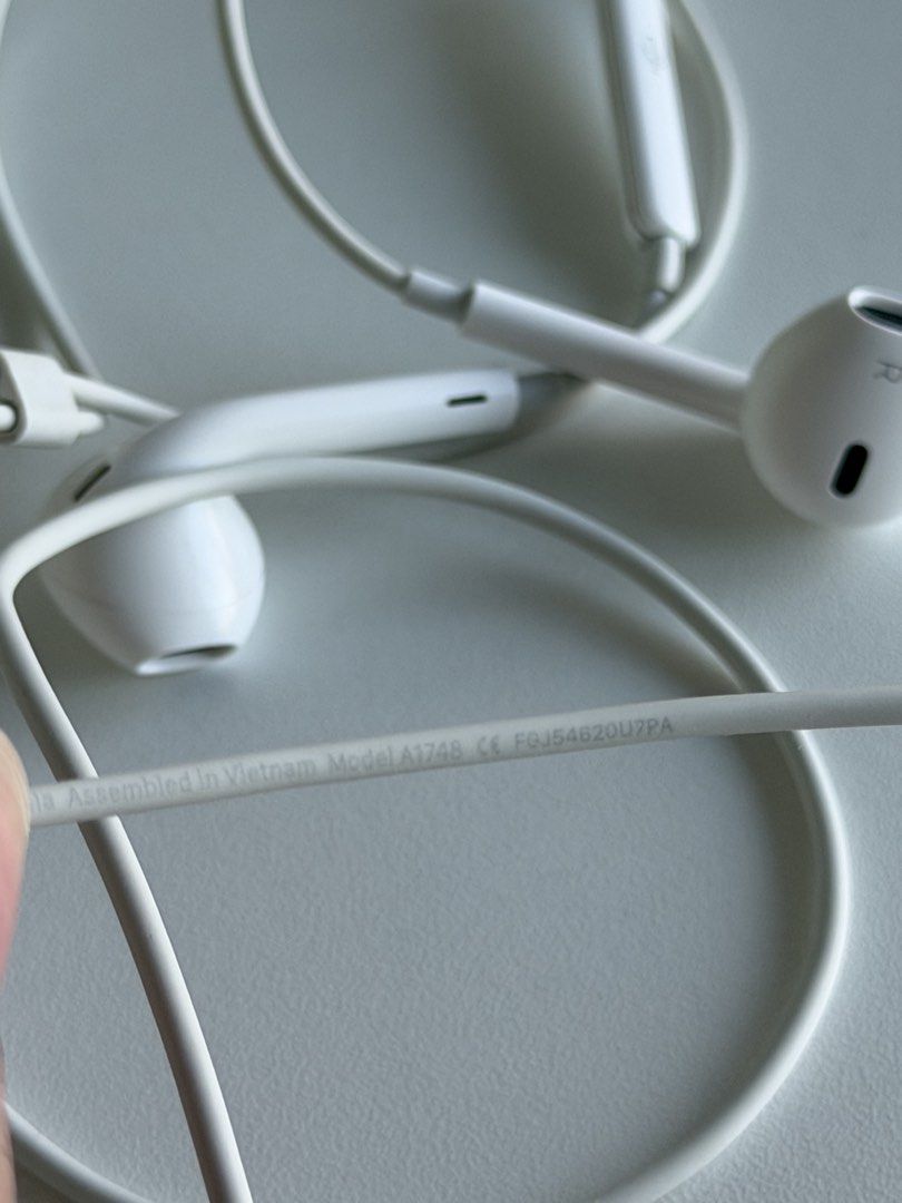 Apple EarPods with Lightning Connector (Category: Earphones) located in Caloocan City. Submitted by favestop (Listing ID 1469048338, Image 2). Description: - Original Apple EarPods with Lightning connector .