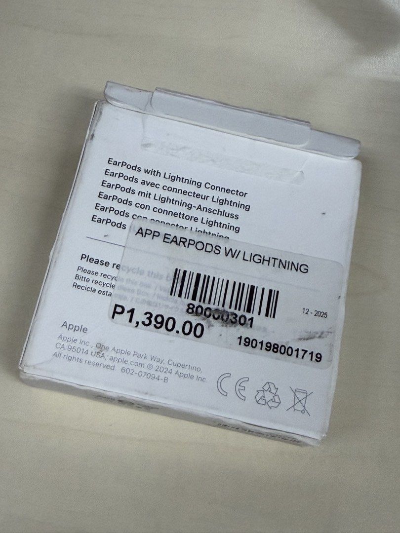 Apple EarPods with Lightning Connector (Category: Earphones) located in Caloocan City. Submitted by favestop (Listing ID 1469048338, Image 3). Description: - Original Apple EarPods with Lightning connector .