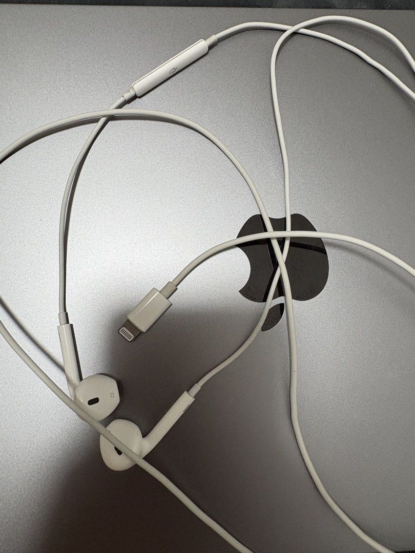 Apple EarPods with Lightning Connector (Category: Earphones) located in Bulacan. Submitted by jasminebrnls_ (Listing ID 1469050921, Image 1). Description: -Original iphone earpods - RFS : phone upgrade can’t use it anymore .
