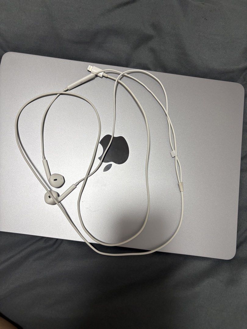 Apple EarPods with Lightning Connector (Category: Earphones) located in Bulacan. Submitted by jasminebrnls_ (Listing ID 1469050921, Image 2). Description: -Original iphone earpods - RFS : phone upgrade can’t use it anymore .