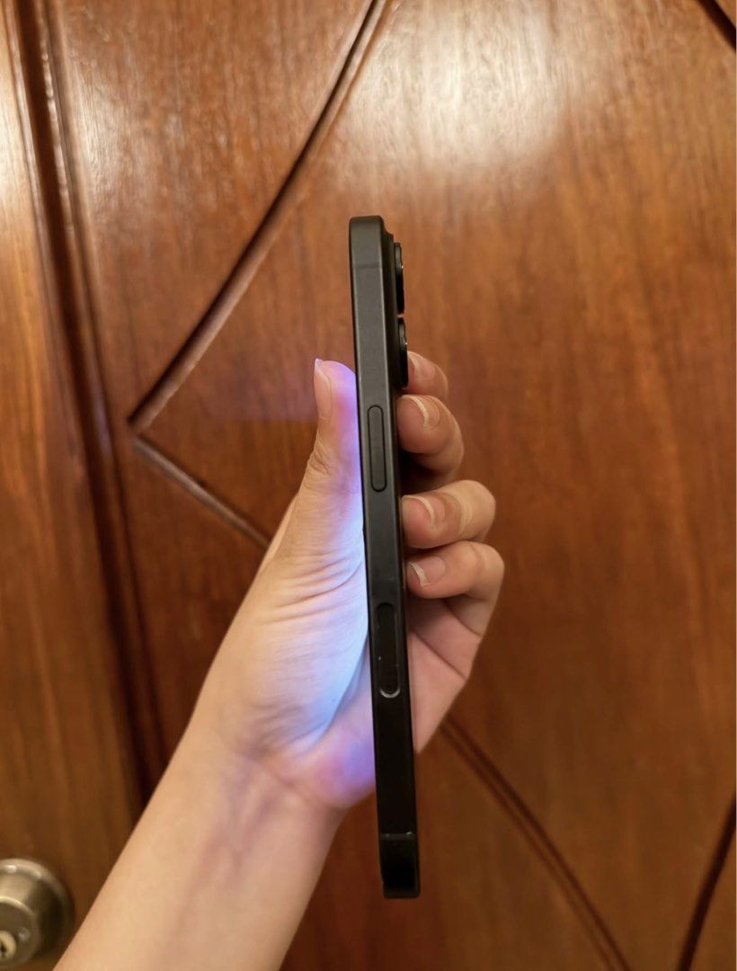 Apple Iphone 16 128gb (Category: iPhone 16 Series) located in Antipolo. Submitted by bennyboy0011 (Listing ID 1469150685, Image 3). Description: NEW UNIT ALERT‼️ Iphone 16 128gb 35,000 - negotiable!!! 8 months old!!! 100% batt health! Still under warranty until Feb 2027 No issue & no history of repair! With case, extra tempered glass, & cord 📍 ANTIPOLO.