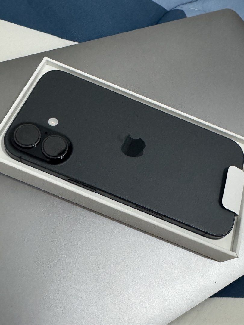 Apple iPhone 17 Black 256GB (Category: iPhone 17 Series) located in Las Pinas. Submitted by kestereulogio (Listing ID 1469034098, Image 2). Description: brand new.