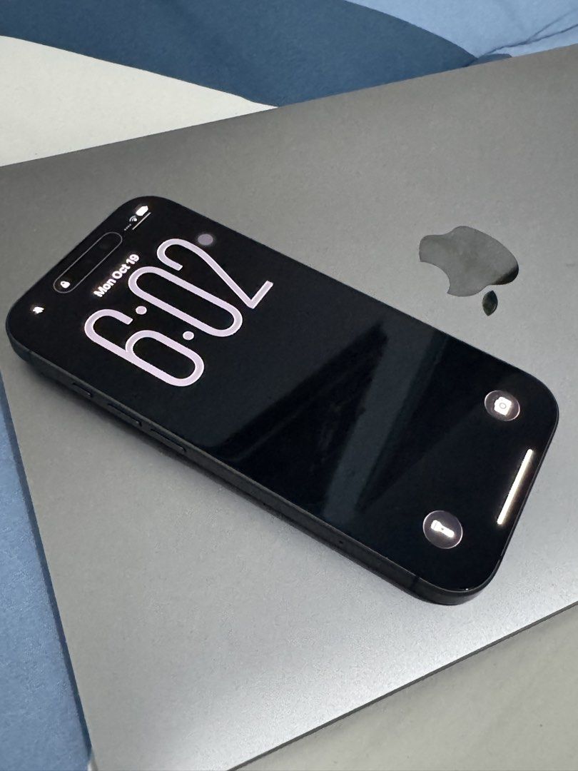 Apple iPhone 17 Black 256GB (Category: iPhone 17 Series) located in Las Pinas. Submitted by kestereulogio (Listing ID 1469034098, Image 3). Description: brand new.