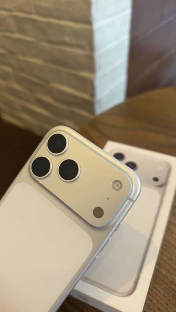 Apple iPhone 17 Pro Max 512GB (Category: iPhone 17 Series) located in Manila. Submitted by jamesvaldez222 (Listing ID 1469064254, Image 2). Description: Apple iPhone 17 Pro Max, 512GB storage capacity. Silver finish with triple camera layout. Battery health at 92 percent with 519 cycle counts. Runs iOS 26.6.2. Original retail box included in the sale. Clean screen, working display, face unlock active. Warranty valid through October 2026. May dent