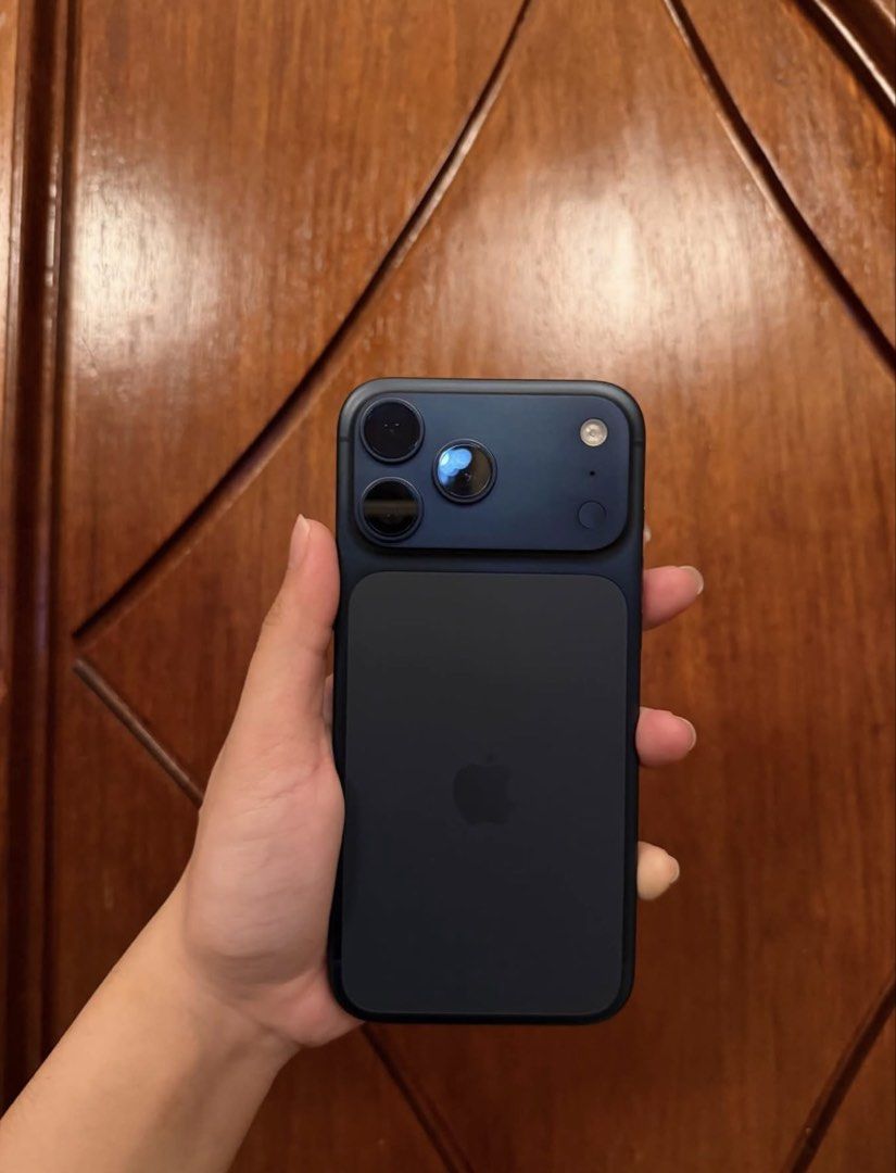 Apple iPhone 17 Promax 256gb (Category: iPhone 17 Series) located in Antipolo. Submitted by bennyboy0011 (Listing ID 1469150506, Image 1). Description: NEW UNIT ALERT‼️ Iphone 17 Promax 256gb 65,000 - negotiable!!! 100% batt health Still under warranty until Jan 2027 9 months old!!! No issue & no history of repair With case, extra tempered glass, & original cord 📍 ANTIPOLO.