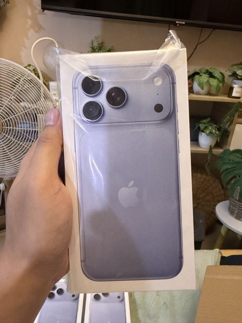 Apple iPhone 18 Pro Max 256GB Glacier (Category: iPhone 18 Series) located in Quezon City. Submitted by law.1789 (Listing ID 1469126236, Image 2). Description: BRAND NEW SEALED FIXED PRICE PO MEETUP OR PICKUP ONLY - Color: Glacier - Storage: 256GB Pickup: Tandang Sora, Quezon City Meetup: SM North / Trinoma or nearby malls.