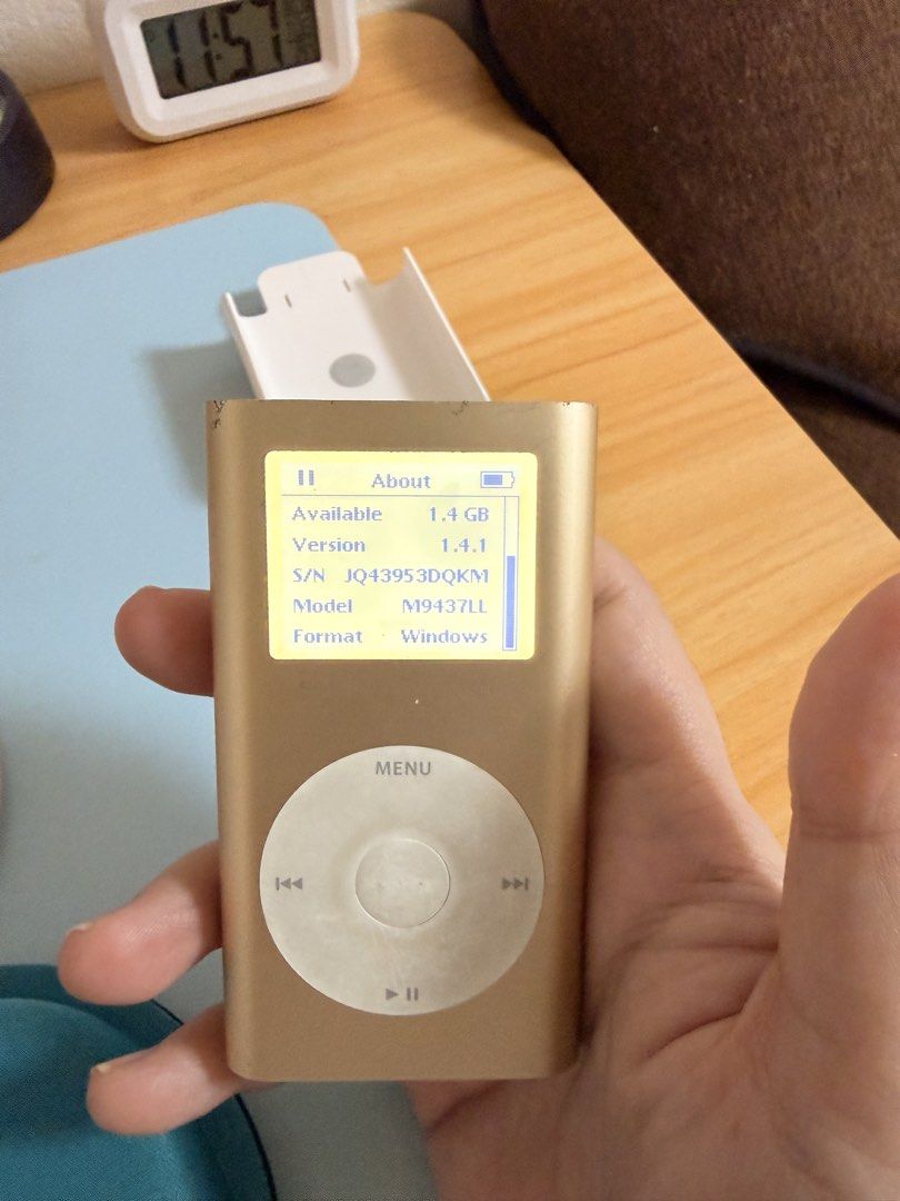 Apple iPod mini Gold 4GB (Category: Portable Music Players) located in Manila. Submitted by mochaclosetph (Listing ID 1468961091, Image 3). Description: - Model: Apple iPod mini - Storage Capacity: 4GB - Color: Gold - Condition: Fully functional, turns on and screen displays properly - selling as is long bat life can last upto 2 days or more depending on the usage - Inclusion: White plastic belt clip case and charger cord -location north caloocan